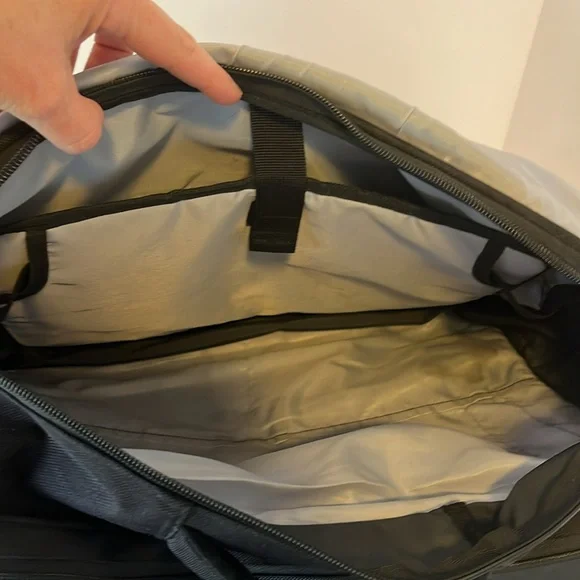 Adidas Black Laptop Bag Commuter Satchel Tote with Adjustable & Removable Strap - Picture 13 of 16